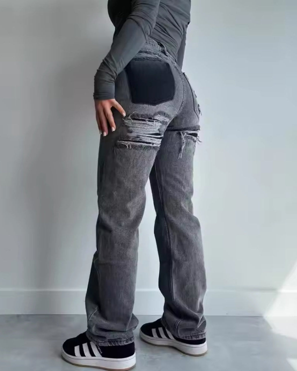 RIPPED | STRAIGHT LEG JEANS